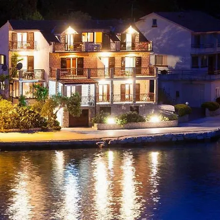 Malo - One-bedroom With Balcony And Sea View - Attic 1 * Lastovo