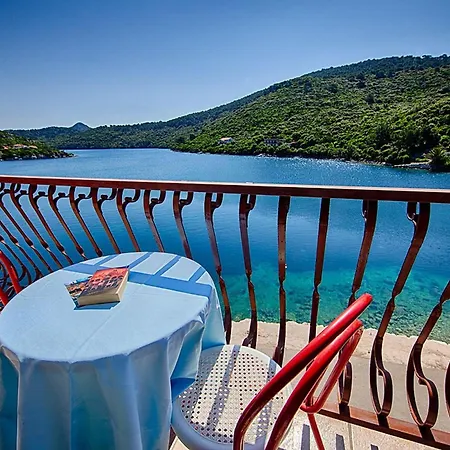 Malo - One-bedroom With Balcony And Sea View - Attic 1 Lägenhet Lastovo